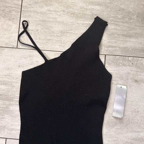 Moocci size M/L stretch black dress with thigh high split - Picture 3 of 4